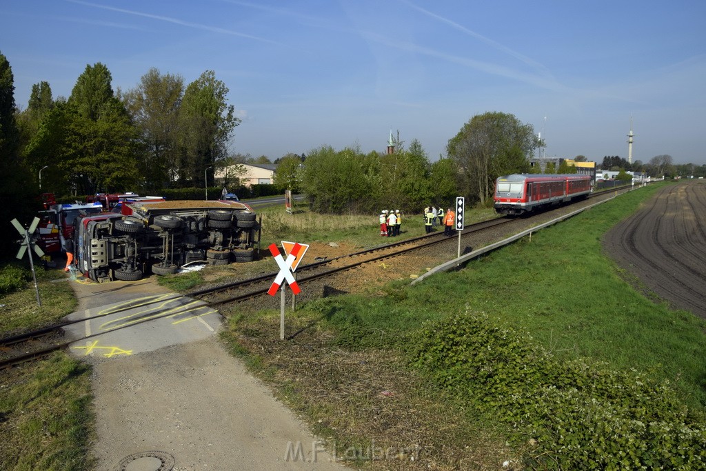 Schwerer VU LKW Zug Bergheim Kenten Koelnerstr P106.JPG - Miklos Laubert